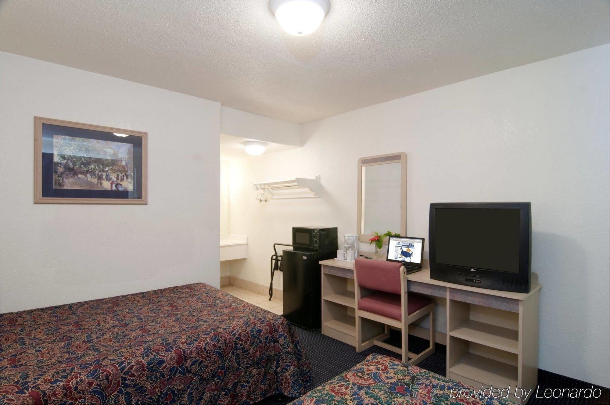 Americas Best Value Inn And Suites Groves Room photo